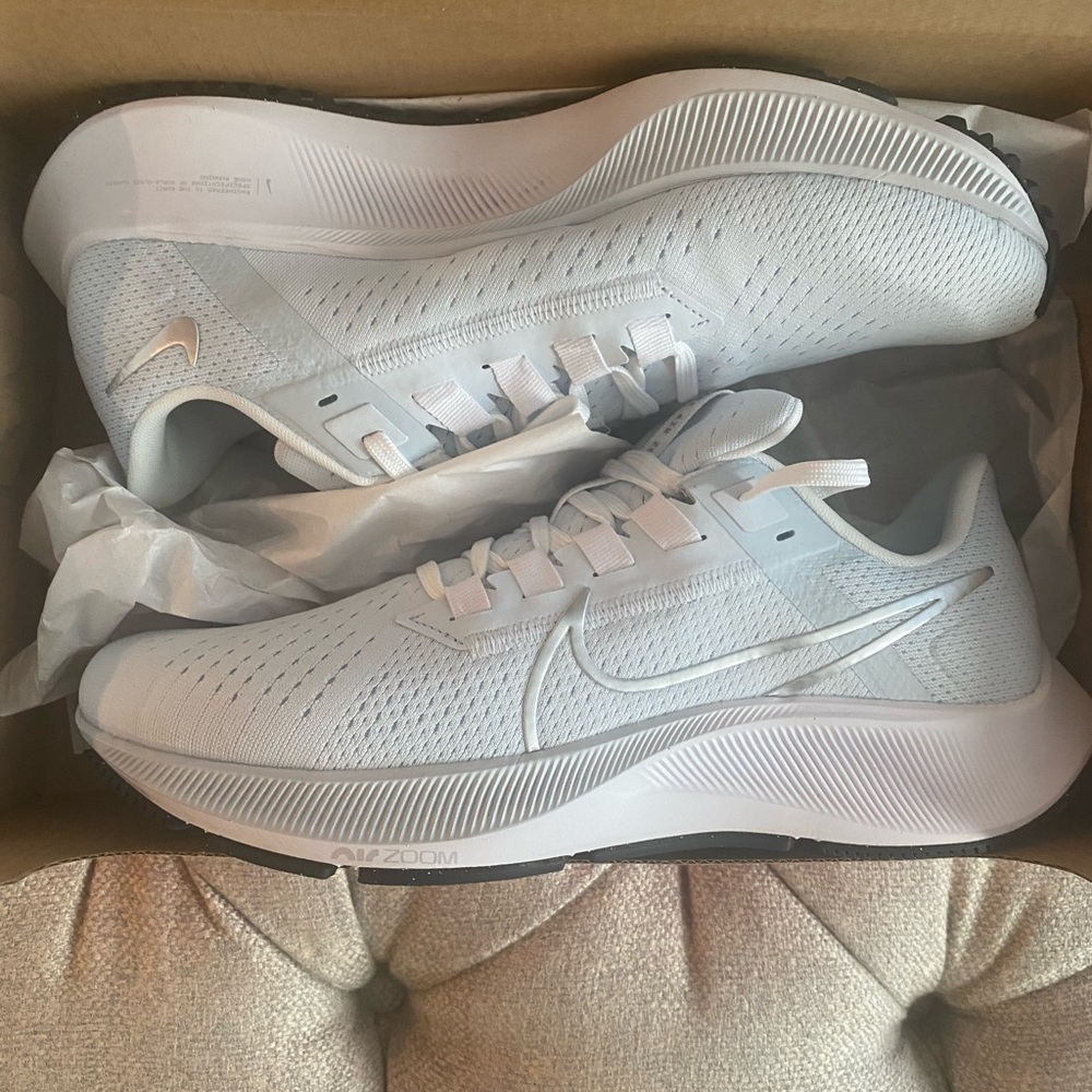 Womens Nike air zoom Pegasus. Never worn with original box.